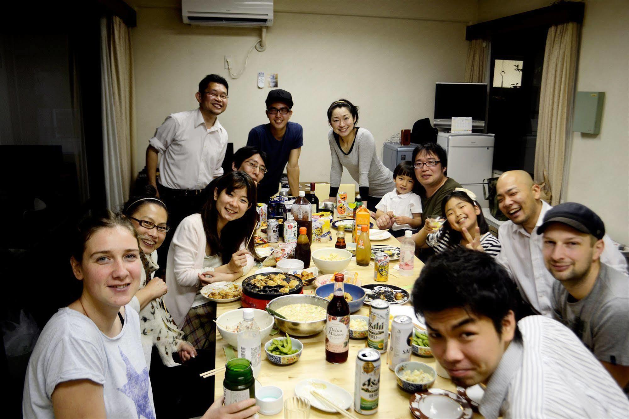 Guest House Hokorobi Fukuoka  Bagian luar foto